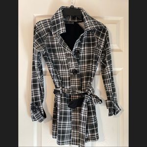 Long, light jacket - black and white patterned - women’s size small
